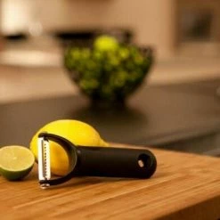 OXO Good Grips Julienne Schäler -Casserole shop 1054751 Julienne Peeler 4 neu l