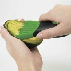 OXO Good Grips 3-in-1-Avocadoschneider In Grün -Casserole shop 1252180 4 l