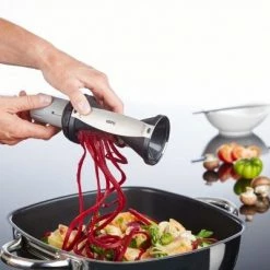 GEFU Spiralschneider SPIRELLI 2.0 Mit Gemüsehalter -Casserole shop 13780 gefu spiralschneider spirelli 2 0 04