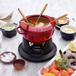 Staub Fondueset Aus Gusseisen In Kirschrot 20 Cm / 12,5 Cm / 11,6 Cm / 2,3 L -Casserole shop 14202 rgb 300dp neu l 2