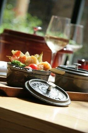 Staub Cocotte Oval Aus Gusseisen In Kirschrot 33 X 28 Cm / 6,5 Liter 6 Staub Cocotte Oval Aus Gusseisen In Kirschrot 33 X 28 Cm / 6,5 Liter – Bild 4