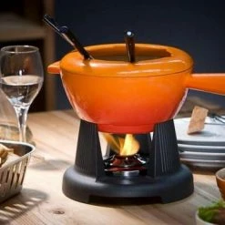 Le Creuset Käsefondue Set Aus Gusseisen In Kirschrot -Casserole shop 60020000902460 Kaesefondue Set ofenrot Stimmungsbild neu l