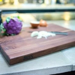 Boos Blocks Schneidebrett Gourmet Aus Walnuss, 4 Cm 46 X 31 X 4,1 Cm/ 4,5 Kg 8 Boos Blocks Schneidebrett Gourmet Aus Walnuss, 4 Cm 46 X 31 X 4,1 Cm/ 4,5 Kg -Casserole shop Boos Blocks 1004036 l