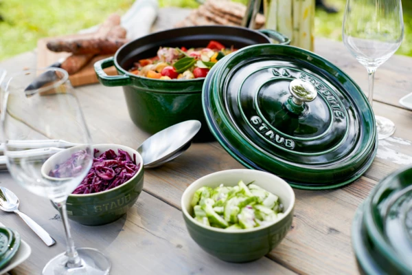 Staub Cocotte Rund Aus Gusseisen In Basilikumgrün 10 Cm / 8 Cm/ 5 Cm/ 0,25 Liter 9 Staub Cocotte Rund Aus Gusseisen In Basilikumgrün 10 Cm / 8 Cm/ 5 Cm/ 0,25 Liter – Bild 7