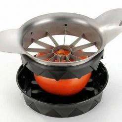 GEFU Tomaten- & Apfelteiler POMO 9 GEFU Tomaten- & Apfelteiler POMO -Casserole shop GEFU 13590 Pomo Anwedung l