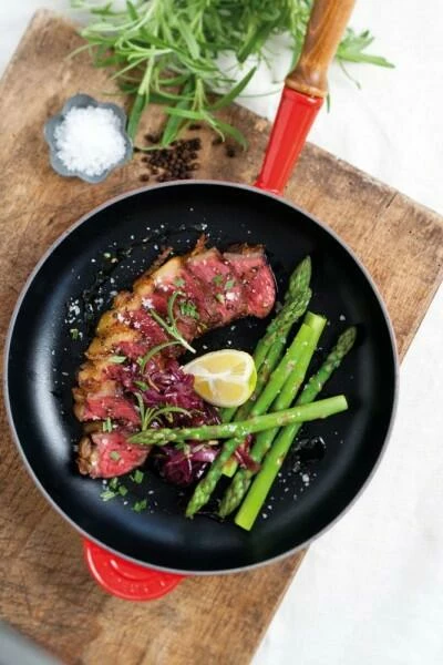 Le Creuset Bratpfanne Aus Gusseisen In Kirschrot 24 Cm 4 Le Creuset Bratpfanne Aus Gusseisen In Kirschrot 24 Cm – Bild 2