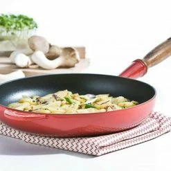 Le Creuset Bratpfanne Aus Gusseisen In Kirschrot 24 Cm 7 Le Creuset Bratpfanne Aus Gusseisen In Kirschrot 24 Cm -Casserole shop Gusseisen 40 klein l