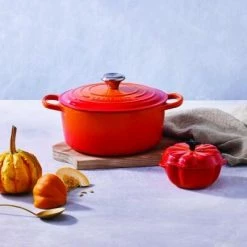 Le Creuset Kürbisförmchen Mit Deckel In Ofenrot -Casserole shop HALLOWEEN 7074