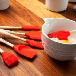 Le Creuset Großer Kochlöffel Craft In Kirschrot -Casserole shop K chenaccessoires Craft 1