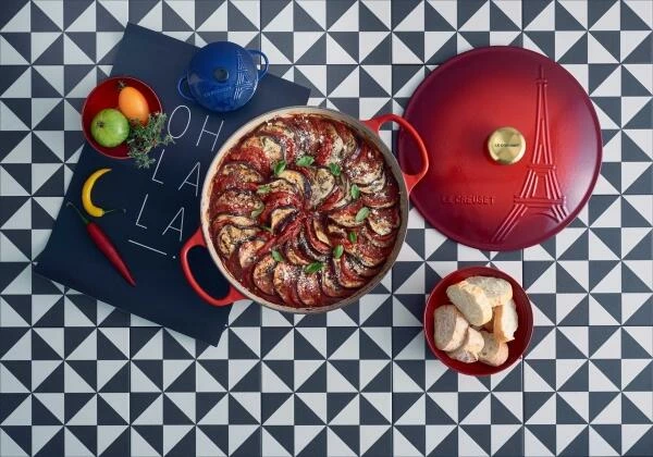 Le Creuset Gourmet-Profitopf Eiffelturm In Kirschrot 30 Cm 6 Le Creuset Gourmet-Profitopf Eiffelturm In Kirschrot 30 Cm – Bild 4