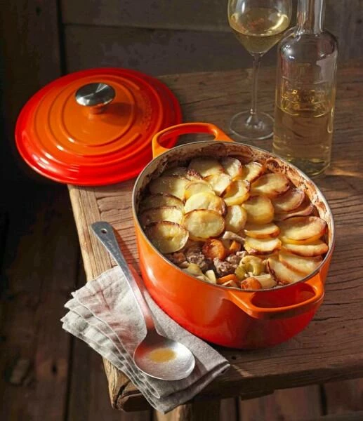 Le Creuset Bräter Signature Oval In Kirschrot 35 Cm / 45 Cm / 8,9 L 5 Le Creuset Bräter Signature Oval In Kirschrot 35 Cm / 45 Cm / 8,9 L – Bild 3