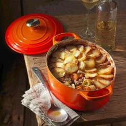 Le Creuset Bräter Signature Oval In Ofenrot 33 Cm / 7,5 L 7 Le Creuset Bräter Signature Oval In Ofenrot 33 Cm / 7,5 L -Casserole shop Le Creuset Ovaler Braeter Signature ofenrot Stimmung klein l 8