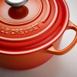 Le Creuset Bräter Signature Rund In Ofenrot 24 Cm / 4,2 L 11 Le Creuset Bräter Signature Rund In Ofenrot 24 Cm / 4,2 L -Casserole shop Le Creuset Runder Braeter Signature ofenrot Topf Griff Stimmung l 3