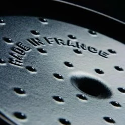 Staub Cocotte Oval Aus Gusseisen In Graphitgrau 23 Cm / 2,35 Liter -Casserole shop Noppen Staub Braeter Cocott 3 l 2