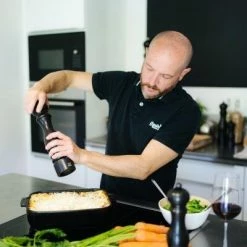 Appolia Auflaufform Rechteckig In Satin-schwarz 25 Cm / 1,4 Liter 27 Appolia Auflaufform Rechteckig In Satin-schwarz 25 Cm / 1,4 Liter -Casserole shop Paris Black Satin 41922 4193941946 41953 APPOLIA Black Satin 61500 61494 lifestyle Maxime Dubois until 2032 05 1