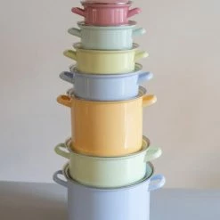 Riess Emaille Riess Topf Aus Emaille In Goldgelb -Casserole shop RIESS AMBIENTE CLASSIC Pastell Bunt 2019 11 01 highres