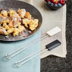 Rösle Teigschaber Silikon In Schwarz 20 Cm/ 2,75 Cm -Casserole shop Roesle Teigschaber Ambiente 1