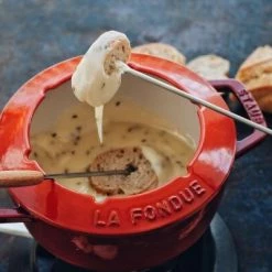 Staub Fondueset Aus Gusseisen In Kirschrot 16 Cm / 12,5 Cm / 8,4 Cm / 1,1 L -Casserole shop Staub Fondueset kirschrot Kuemmel Kaesefondue LD1