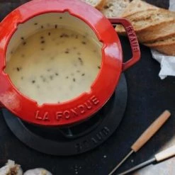 Staub Fondueset Aus Gusseisen In Kirschrot 16 Cm / 12,5 Cm / 8,4 Cm / 1,1 L -Casserole shop Staub Fondueset kirschrot Kuemmel Kaesefondue LD2