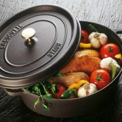 Staub Cocotte Oval Aus Gusseisen In Schwarz 27 X 21 Cm / 3,2 Liter -Casserole shop Staub cocotte ambiente 1 l 3