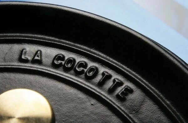 Staub Cocotte Oval Aus Gusseisen In Schwarz 15 Cm / 0,6 Liter 4 Staub Cocotte Oval Aus Gusseisen In Schwarz 15 Cm / 0,6 Liter – Bild 2