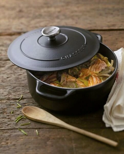 Chasseur Bräter Rund In Schwarz 32 Cm / 8,8 L (10 Pers.) 4 Chasseur Bräter Rund In Schwarz 32 Cm / 8,8 L (10 Pers.) – Bild 2