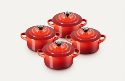 Le Creuset Mini-Cocotte Kirschrot, 4er-Set 3 Le Creuset Mini-Cocotte Kirschrot, 4er-Set